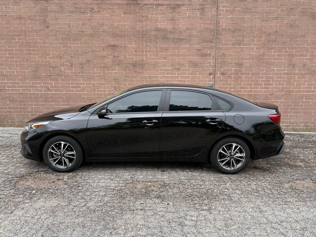 Used 2023 Kia Forte LXS w/ LXS Technology Package FWD image 2