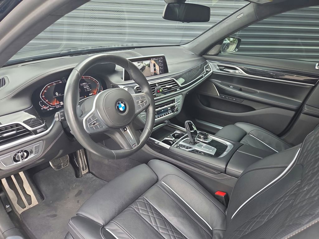 Used 2020 BMW 750i xDrive w/ Executive Package AWD/4WD image 4
