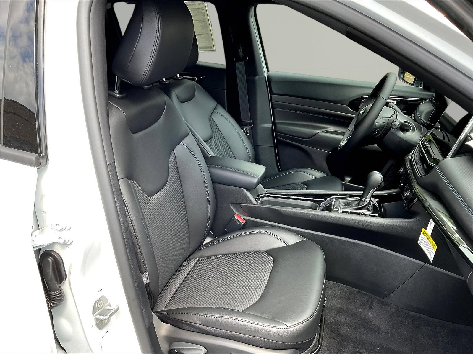 New 2026 Jeep Compass Latitude AWD/4WD image 18