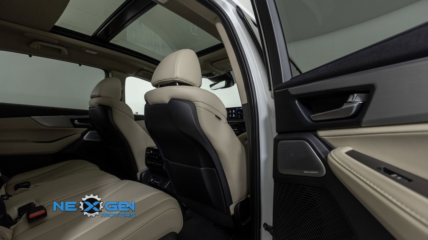 Used 2025 Acura MDX w/ Technology Package image 34