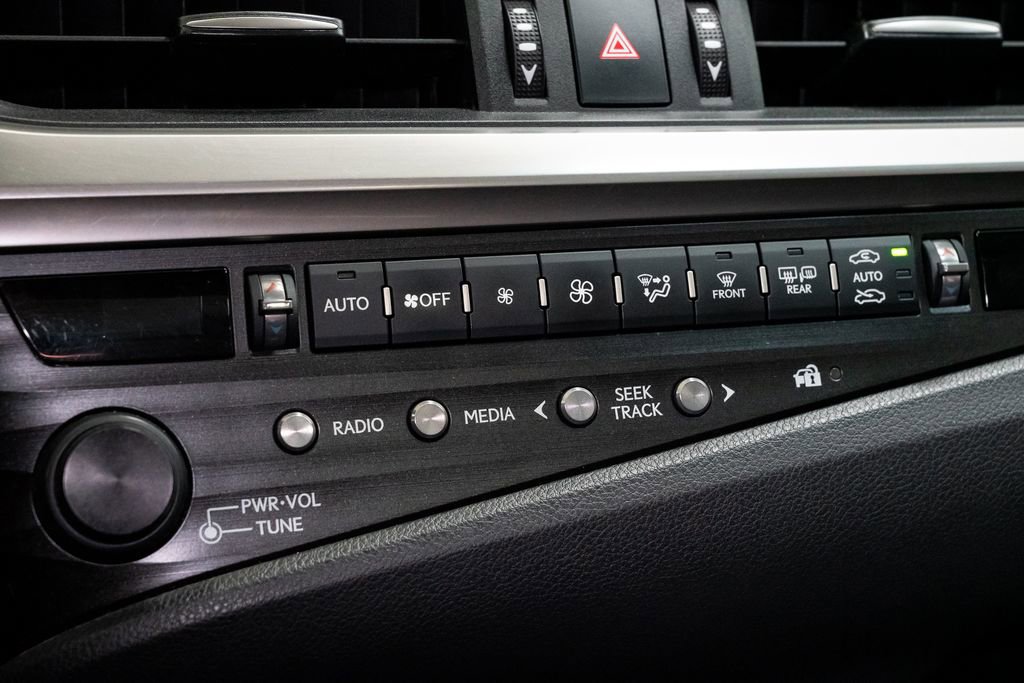 Used 2020 Lexus ES 300h 300h w/ Premium Package image 18