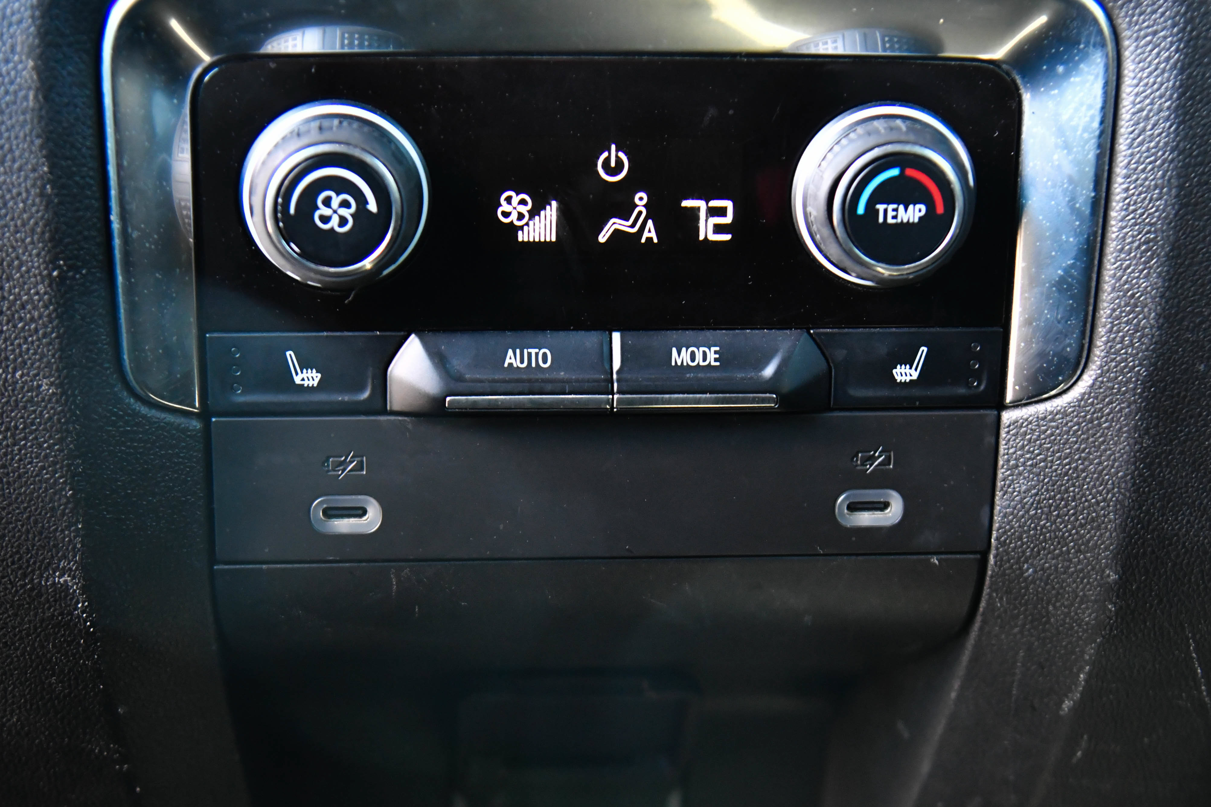 Used 2023 Chevrolet Suburban Premier RWD image 42