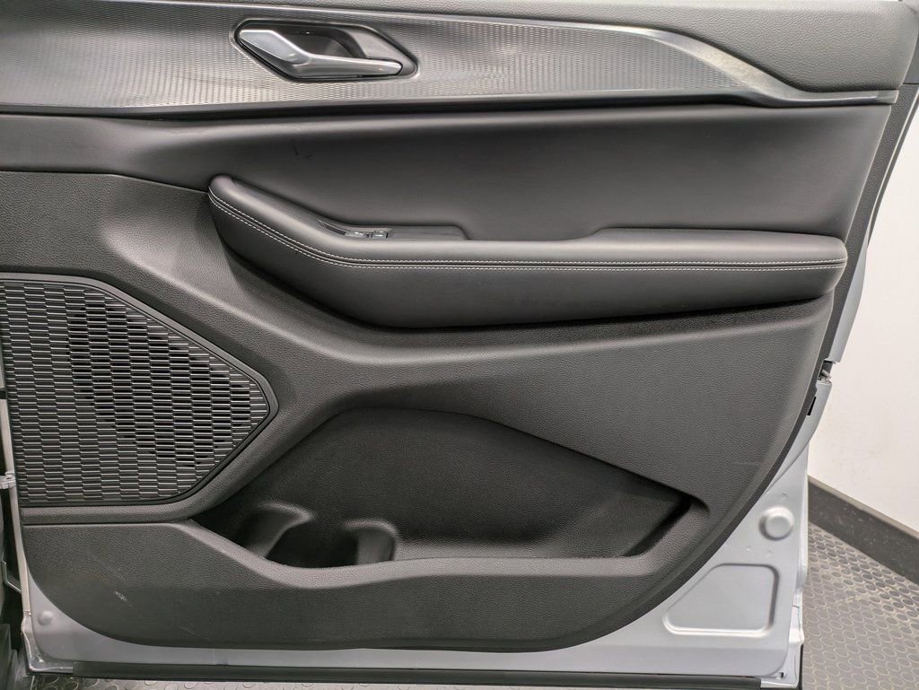 Used 2024 Jeep Grand Cherokee L Altitude image 27