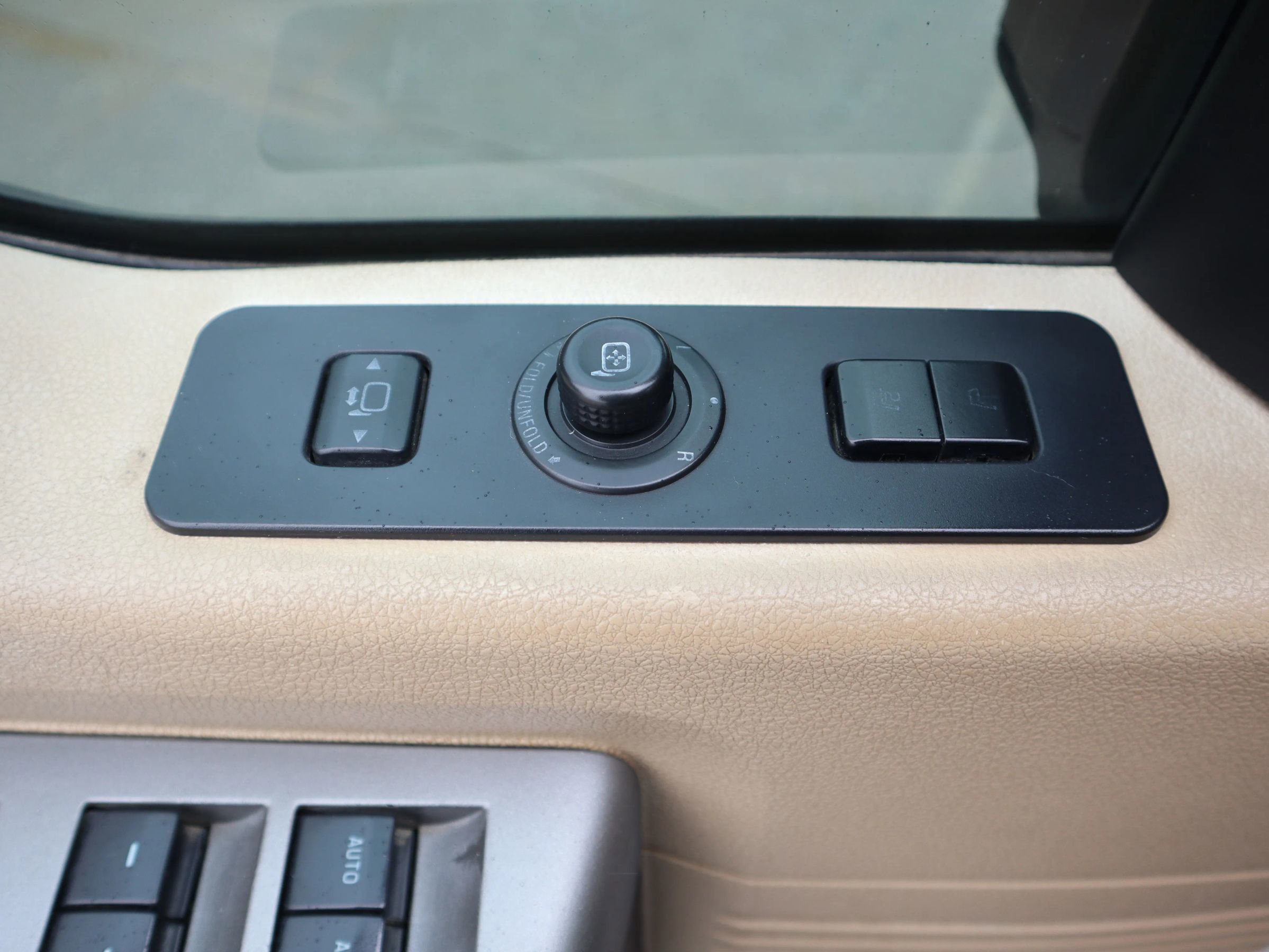 Used 2014 Ford F250 Lariat w/ Lariat Interior Package image 23