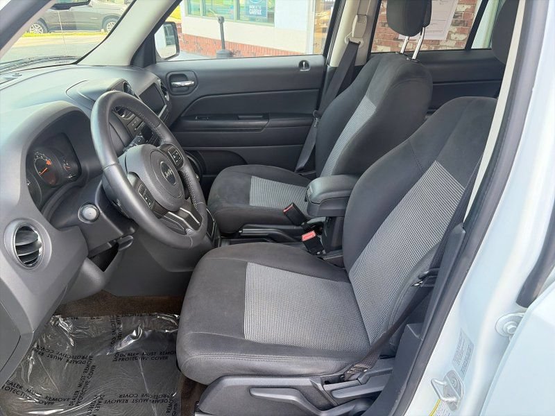 Used 2016 Jeep Patriot Latitude FWD image 12