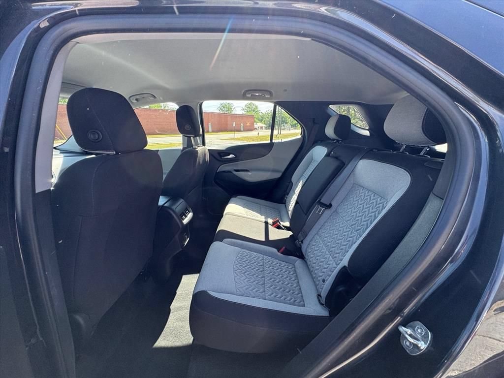 Used 2022 Chevrolet Equinox LS AWD/4WD image 11