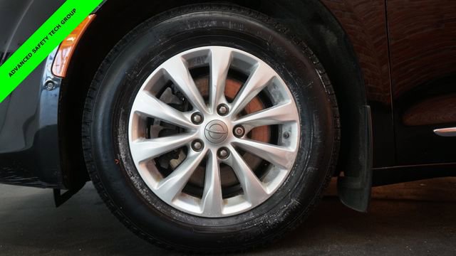 Used 2019 Chrysler Pacifica Touring-L w/ Advanced Safetytec Group image 75