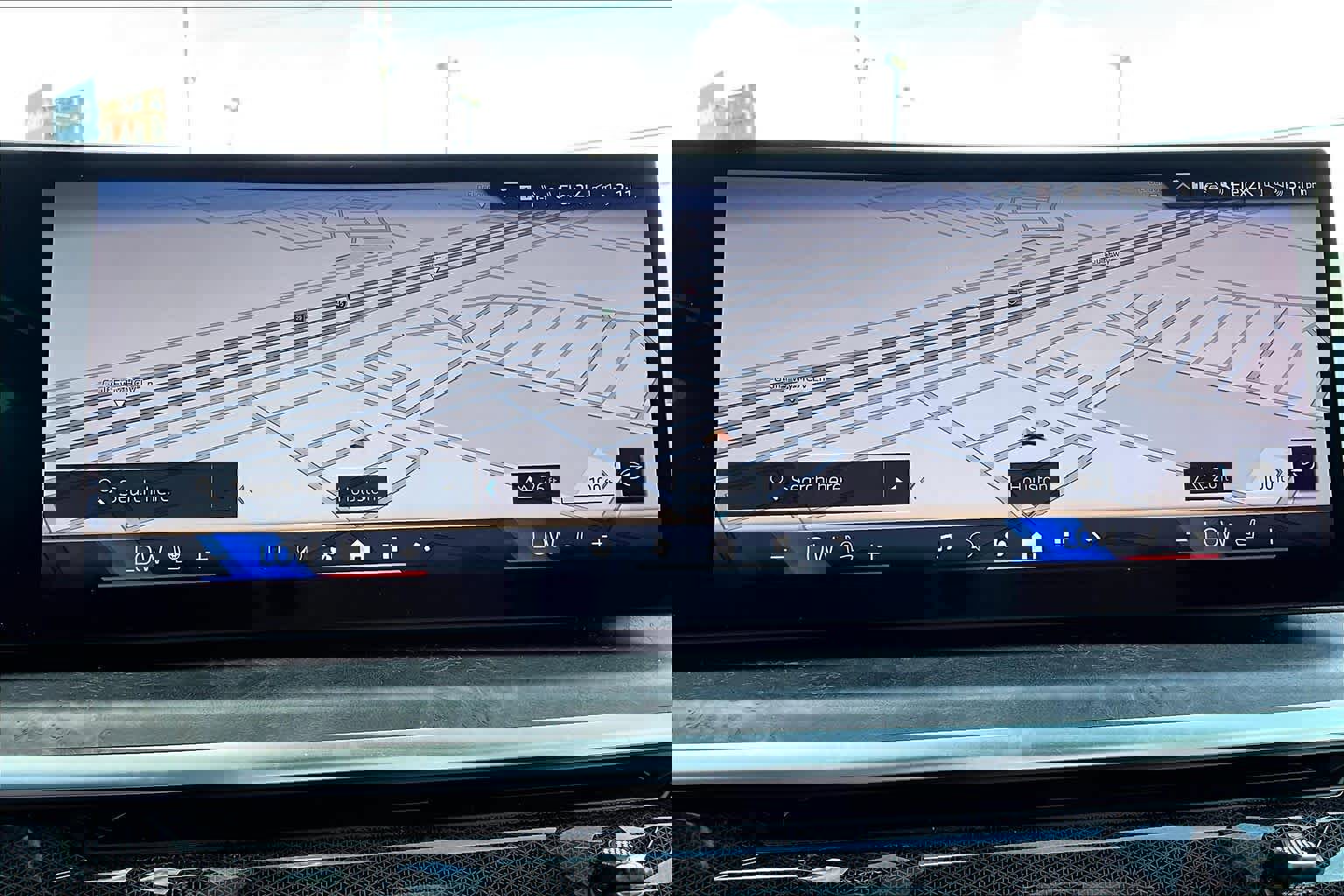 Used 2024 BMW X7 xDrive40i w/ M Sport Package AWD/4WD image 34