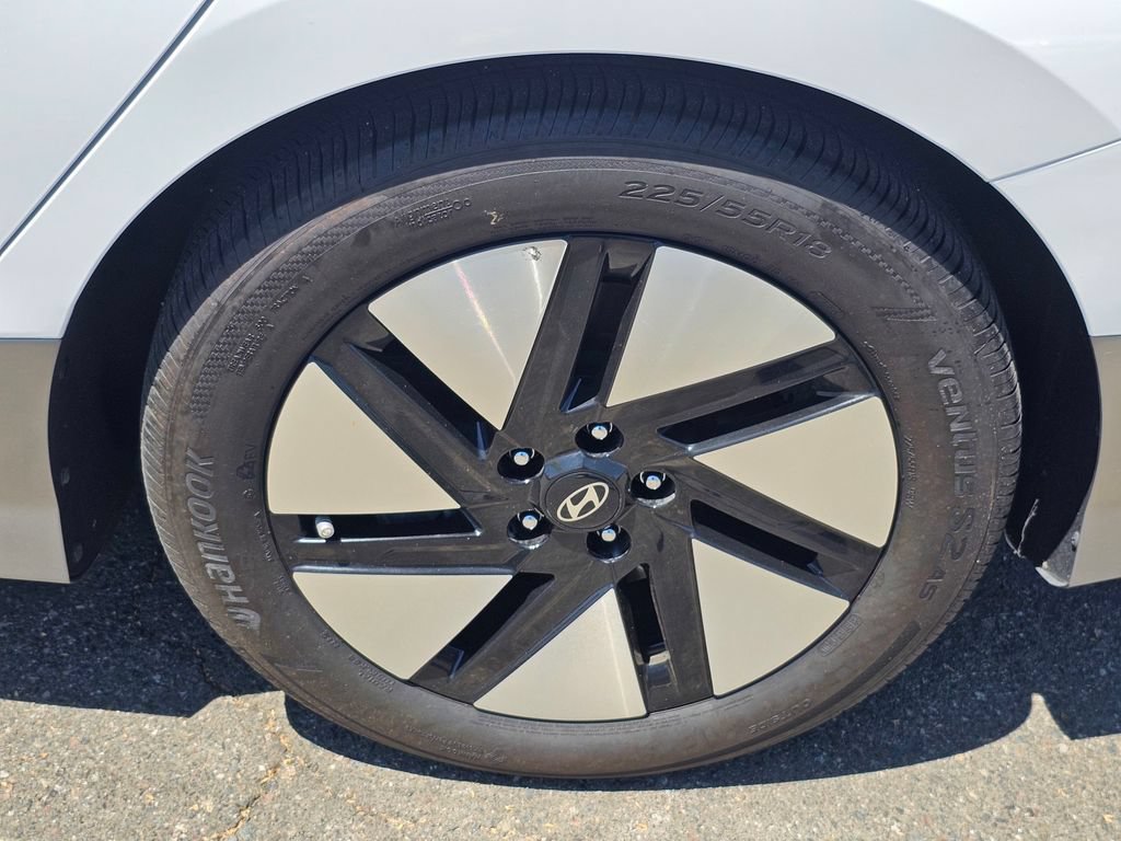Certified 2024 Hyundai Ioniq 6 SEL RWD image 8