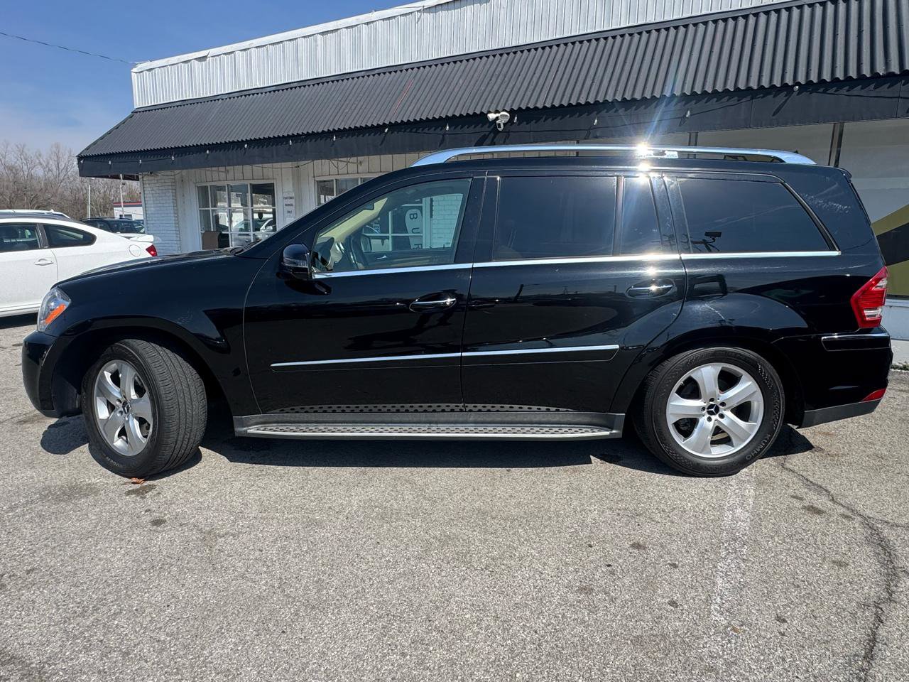 Used 2011 Mercedes-Benz GL 450 4MATIC image 2