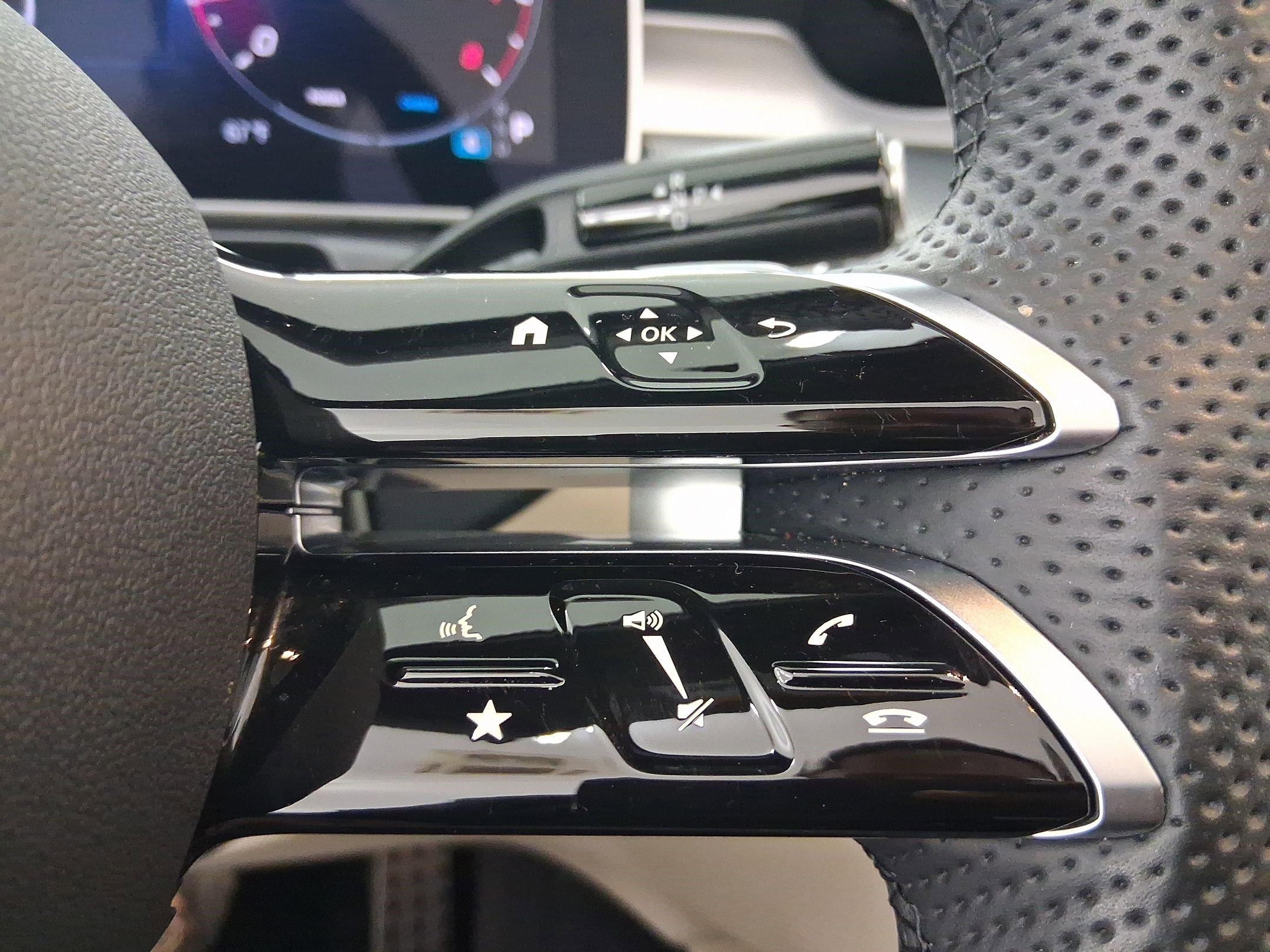 Used 2025 Mercedes-Benz CLE 300 4MATIC Cabriolet image 13