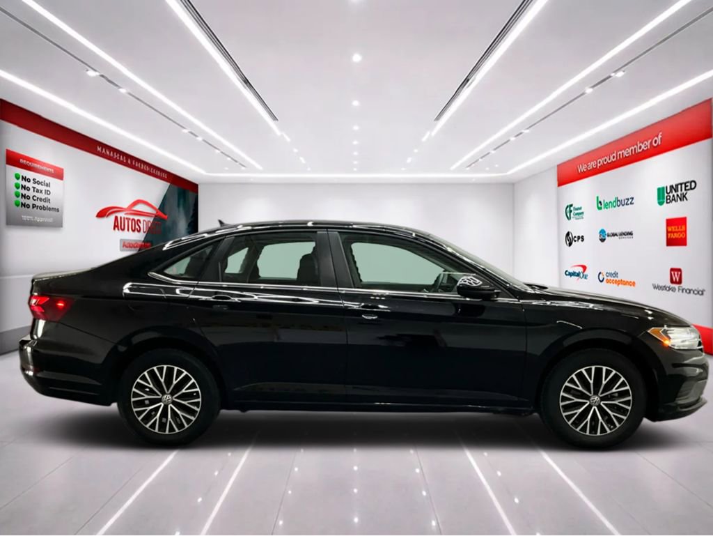 Used 2021 Volkswagen Jetta SE w/ SE Cold Weather Package image 9