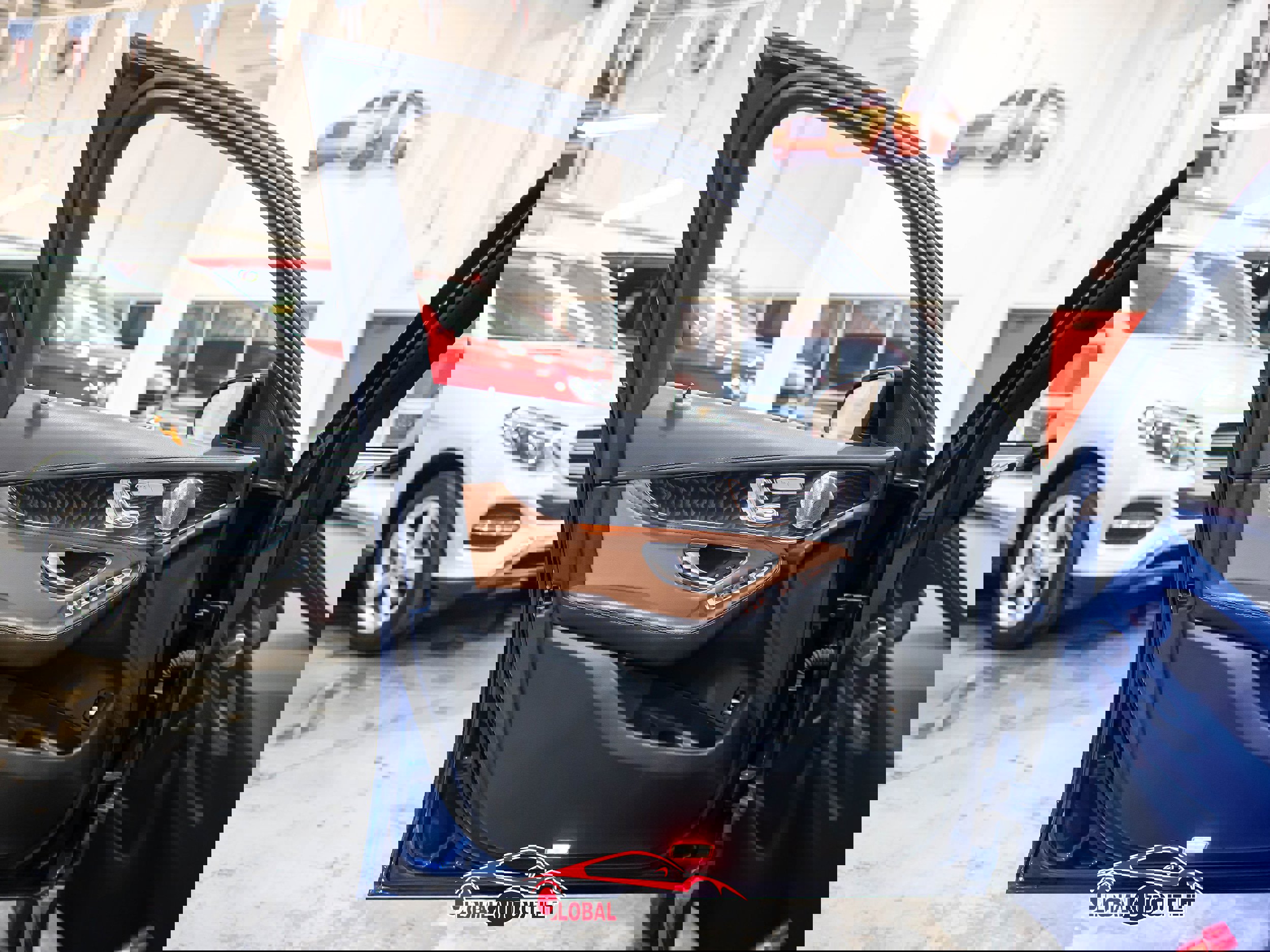 Used 2018 Mercedes-Benz GLC 300 4MATIC w/ Multimedia Package image 41