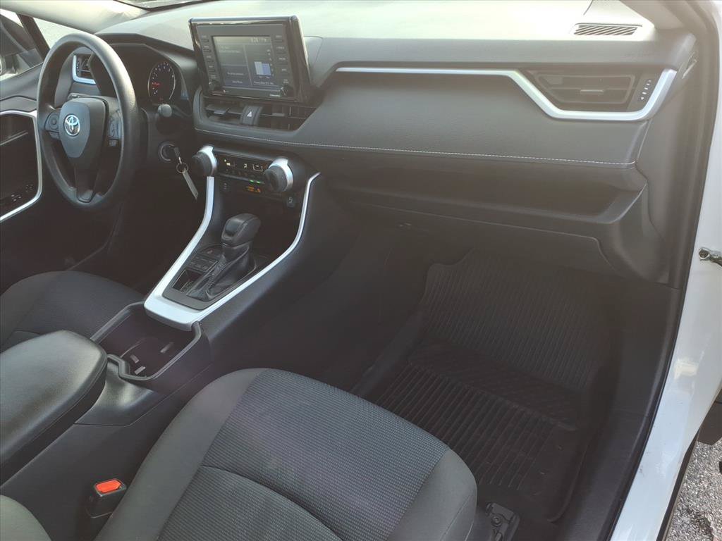 Used 2022 Toyota RAV4 LE AWD/4WD image 18
