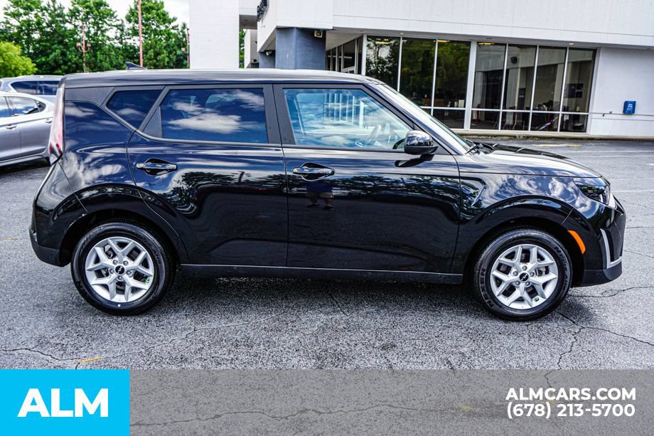 Used 2025 Kia Soul LX w/ LX Technology Package FWD image 8