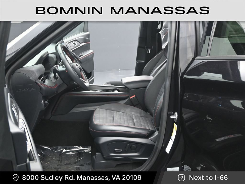 Used 2025 Ford Explorer ST-Line w/ ST-Line Street Pack image 13