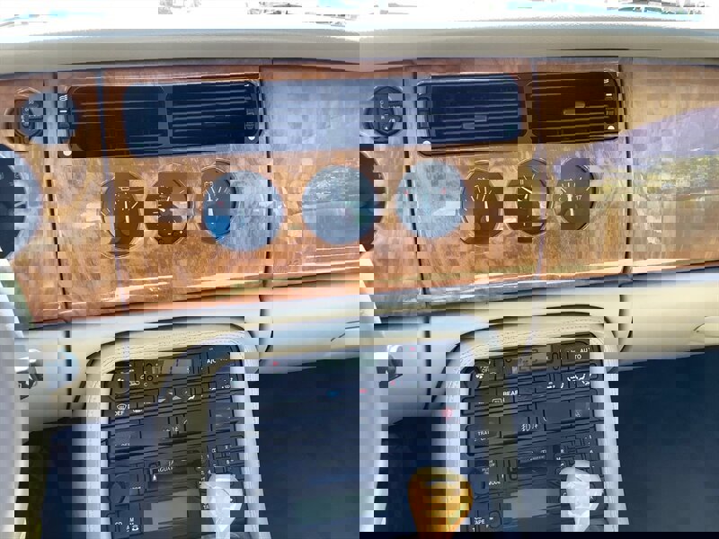 Used 2000 Jaguar XK8 Coupe image 20