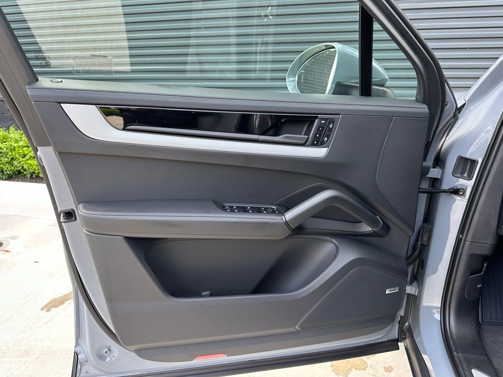 Used 2025 Porsche Cayenne S image 14