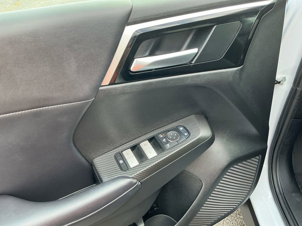 Used 2024 Mitsubishi Outlander SE Black Edition FWD image 16