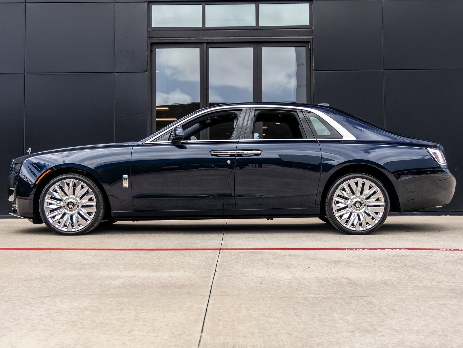 New 2027 Rolls-Royce Ghost AWD/4WD image 3