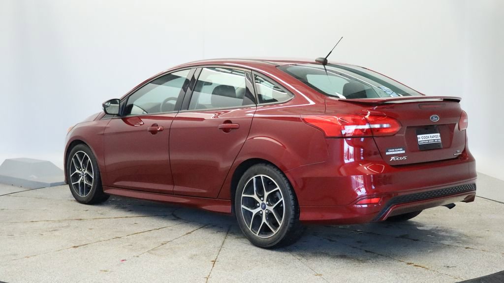Used 2015 Ford Focus SE w/ SE Sport Package image 3