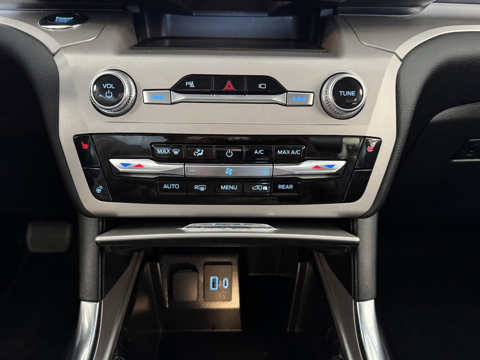 Used 2023 Ford Explorer XLT w/ Equipment Group 202A image 15