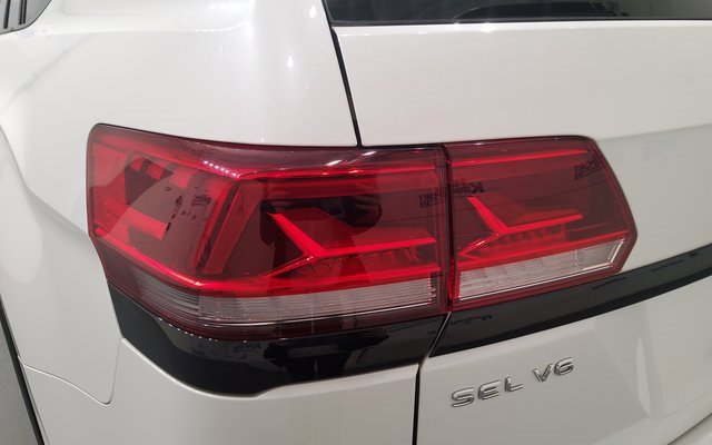 Used 2022 Volkswagen Atlas SEL R-Line image 11