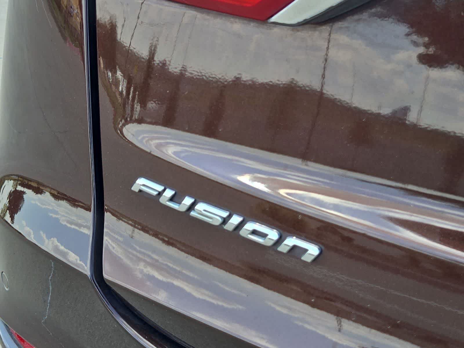 Used 2019 Ford Fusion SE w/ Equipment Group 151A FWD image 12