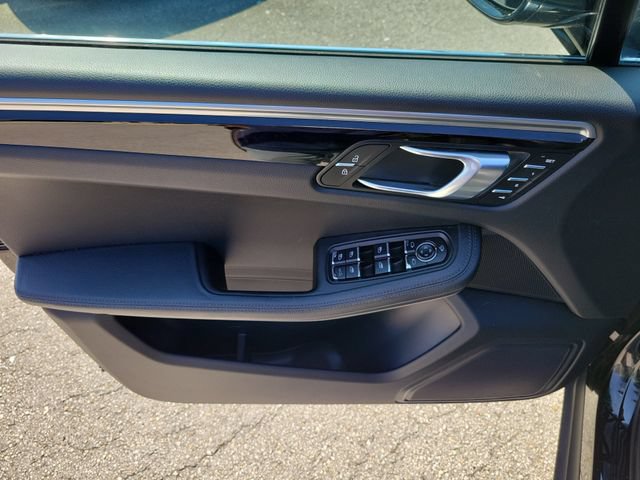 Used 2023 Porsche Macan S AWD/4WD image 18