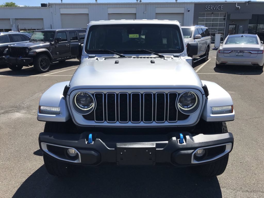 Used 2024 Jeep Wrangler Unlimited Sahara AWD/4WD image 9