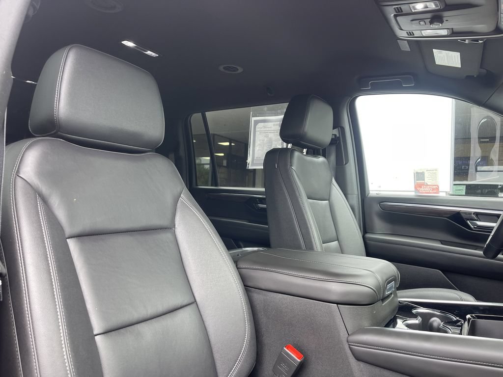 Used 2025 Chevrolet Suburban Z71 AWD/4WD image 19