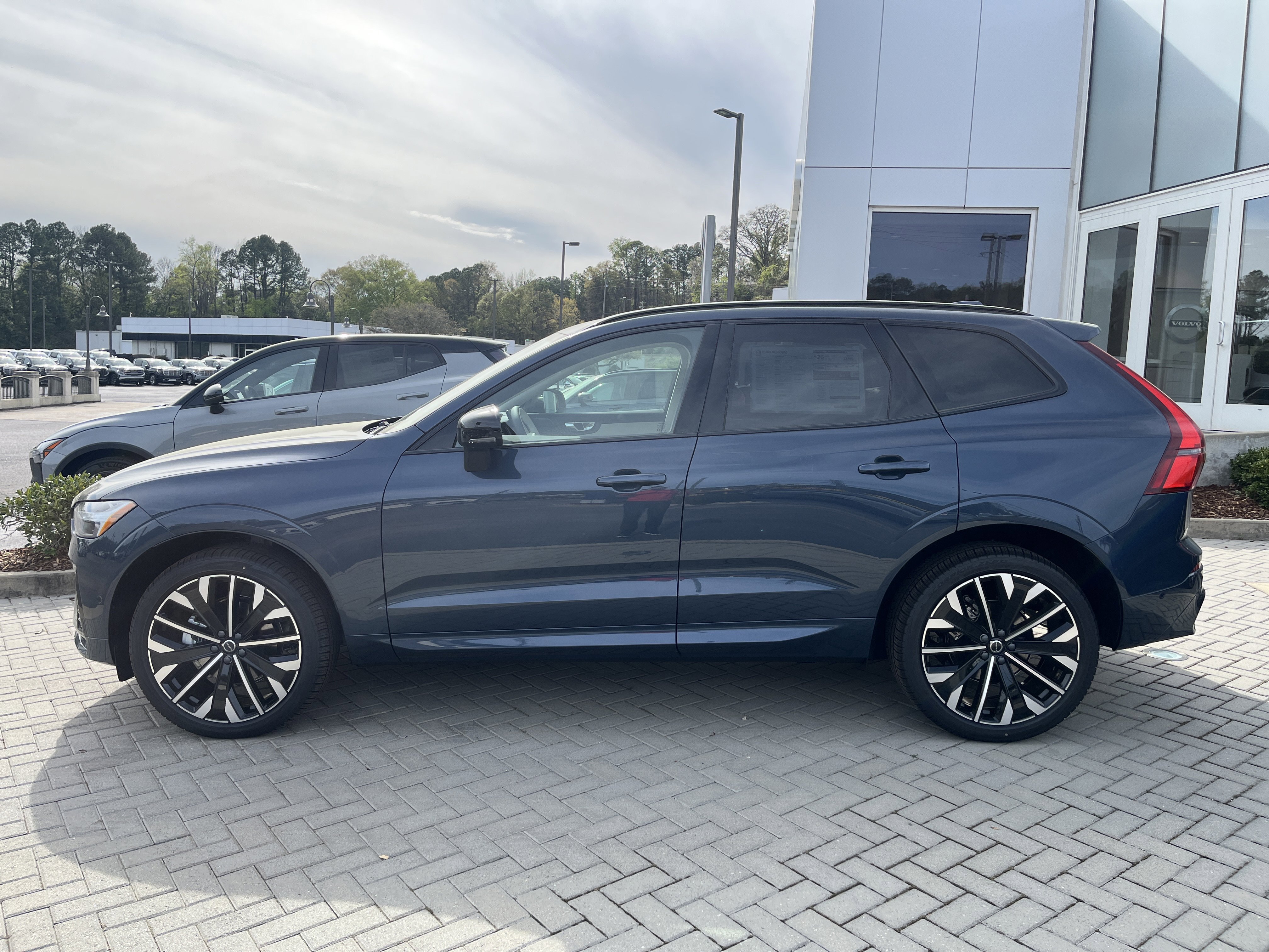 New 2026 Volvo XC60 B5 Ultra w/ Protection Package Premier image 2