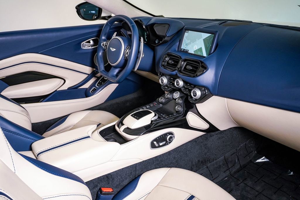 Used 2022 Aston Martin V8 Vantage Roadster RWD image 19