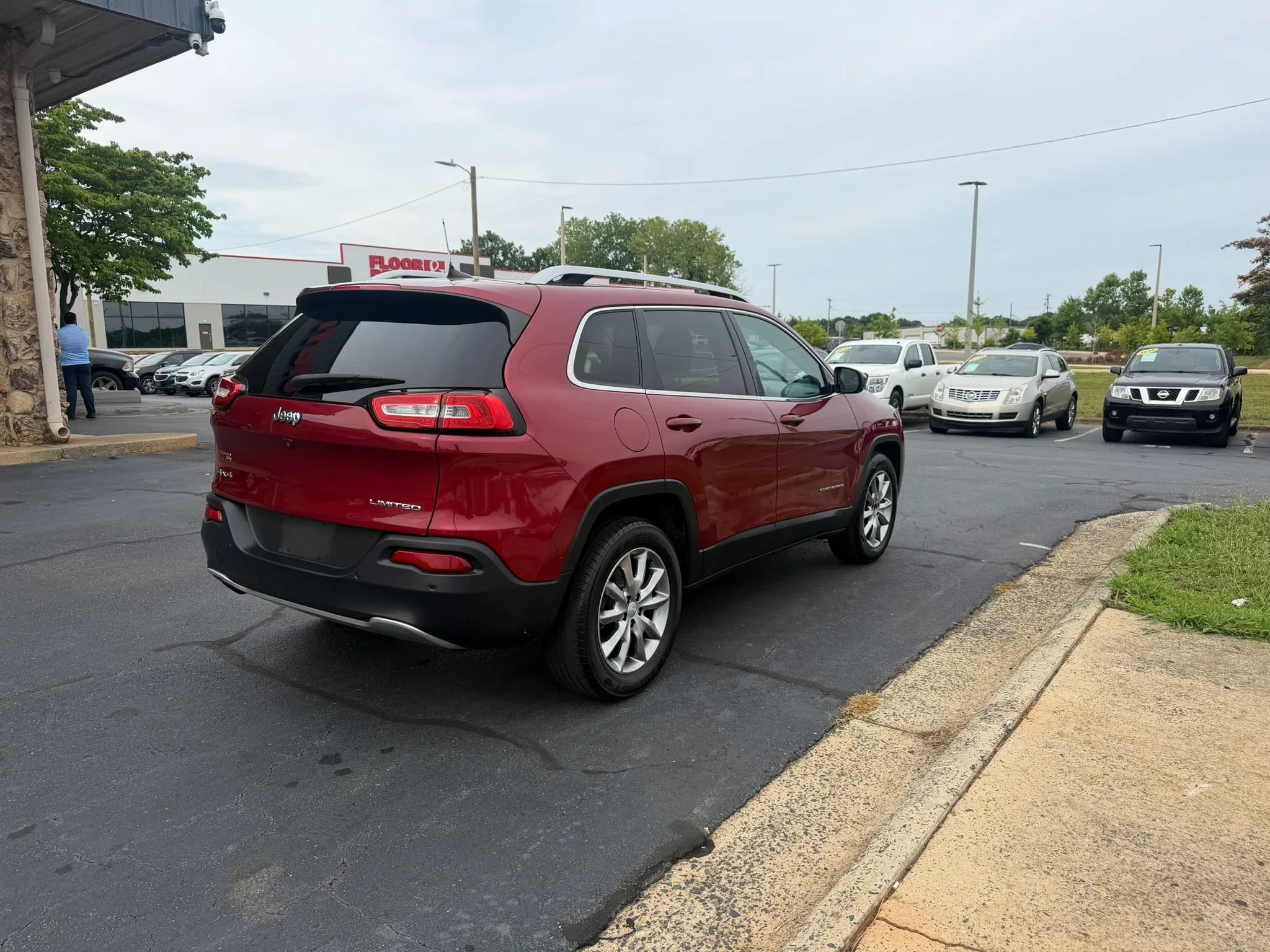 Used 2017 Jeep Cherokee Limited AWD/4WD image 7