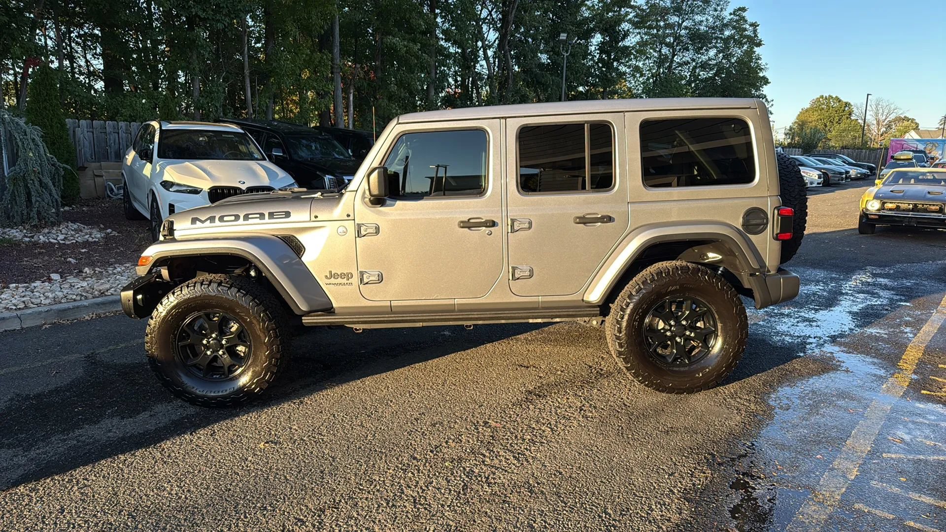 Used 2019 Jeep Wrangler Unlimited Sahara w/ Quick Order Package 24M Moab AWD/4WD image 8