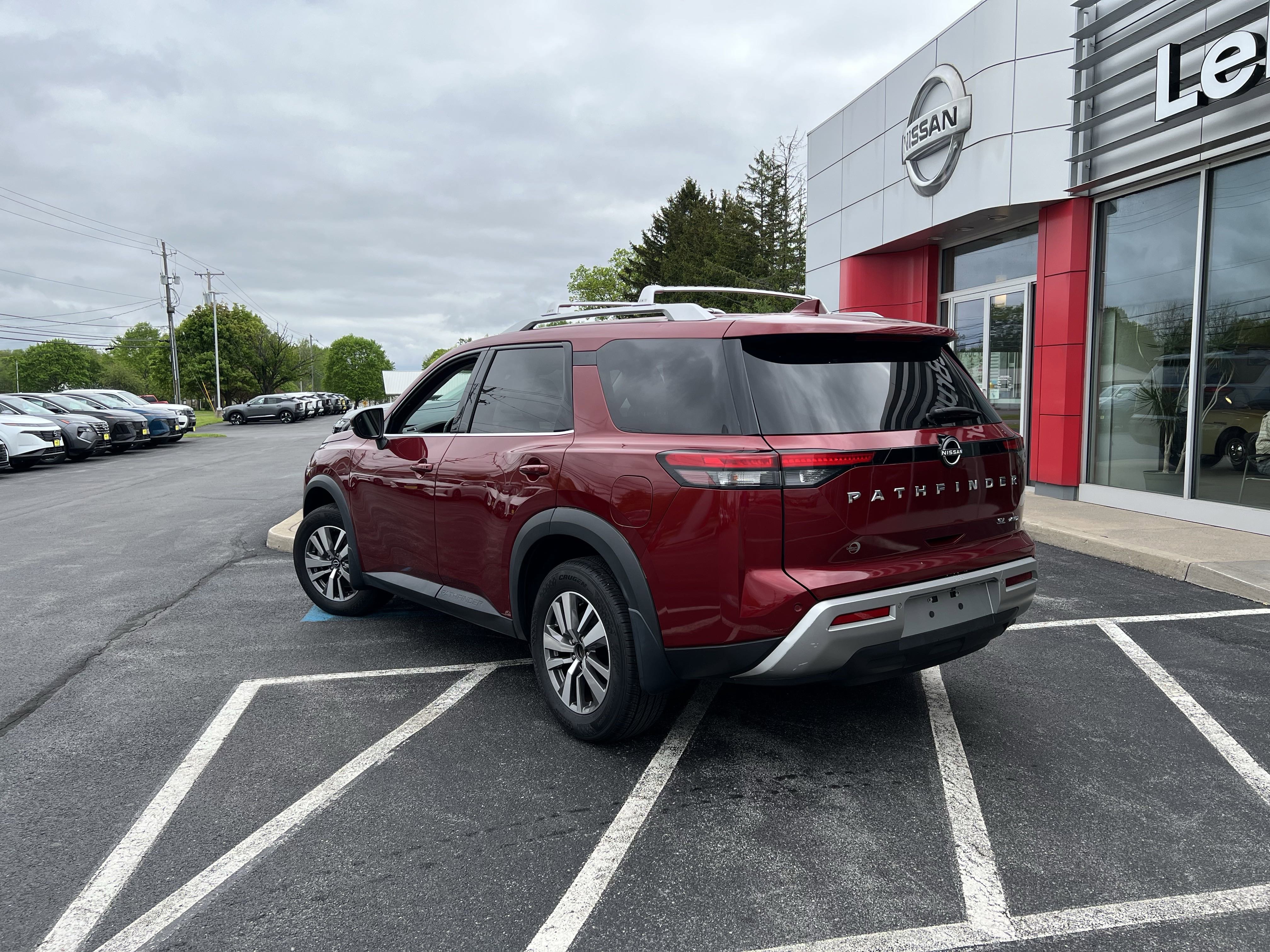 Used 2022 Nissan Pathfinder SL image 9