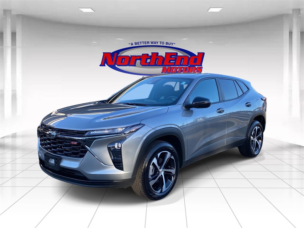 Used 2025 Chevrolet Trax RS w/ Driver Confidence Package image 4