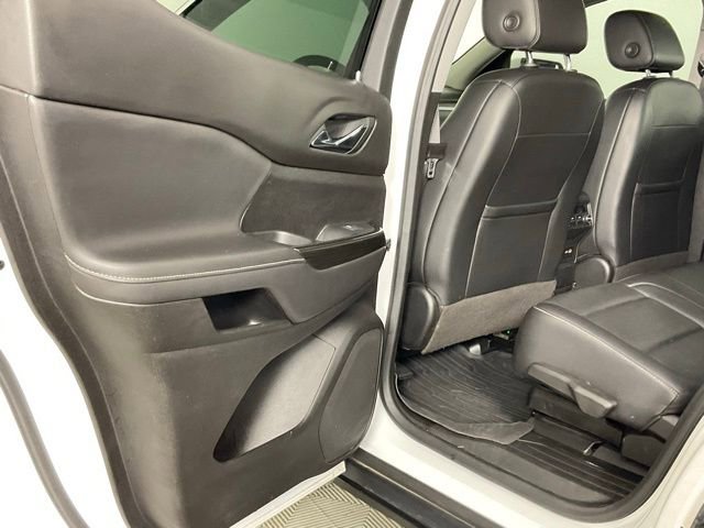 Used 2023 GMC Acadia SLT AWD/4WD image 16
