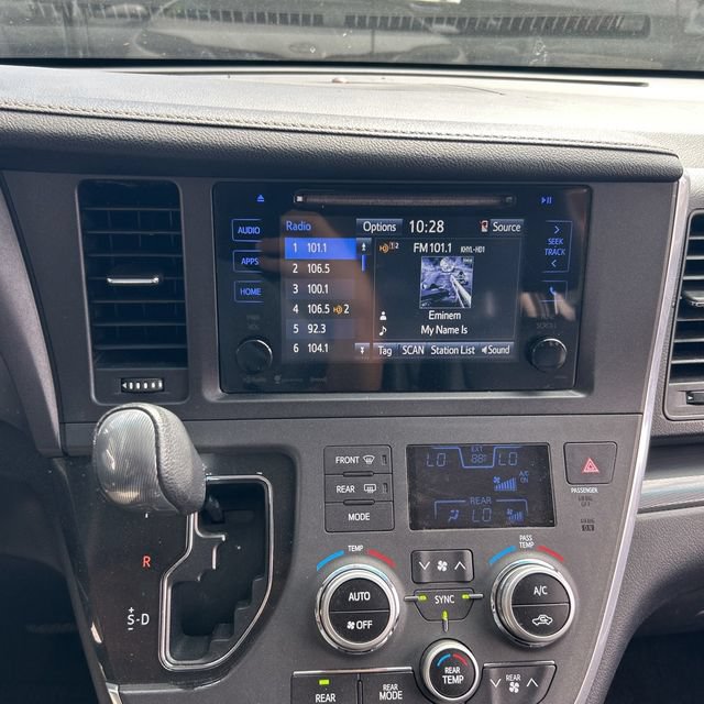 Used 2016 Toyota Sienna SE FWD image 5