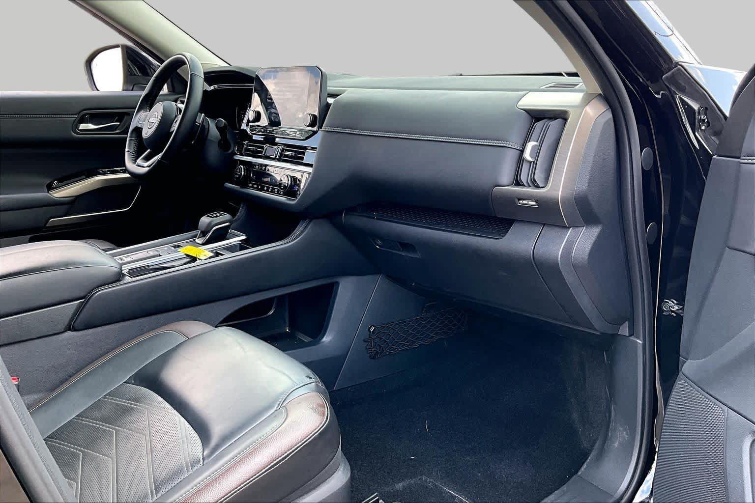 Certified 2025 Nissan Pathfinder Platinum w/ Cargo Package FWD image 19