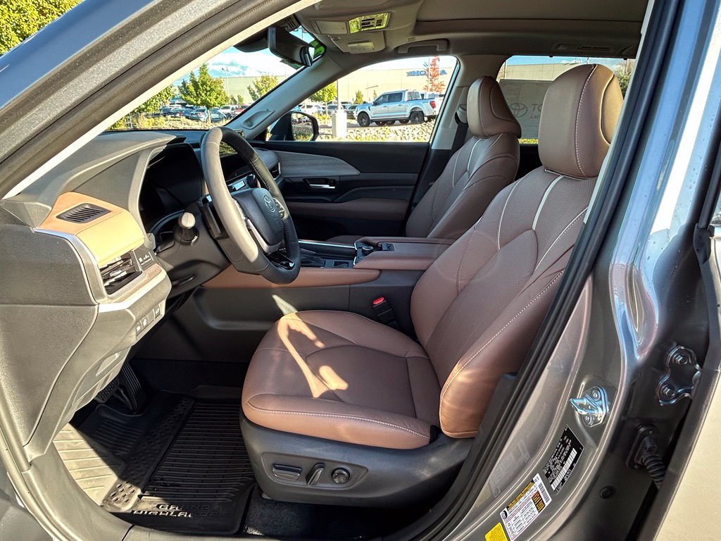 Used 2026 Toyota Grand Highlander AWD image 10