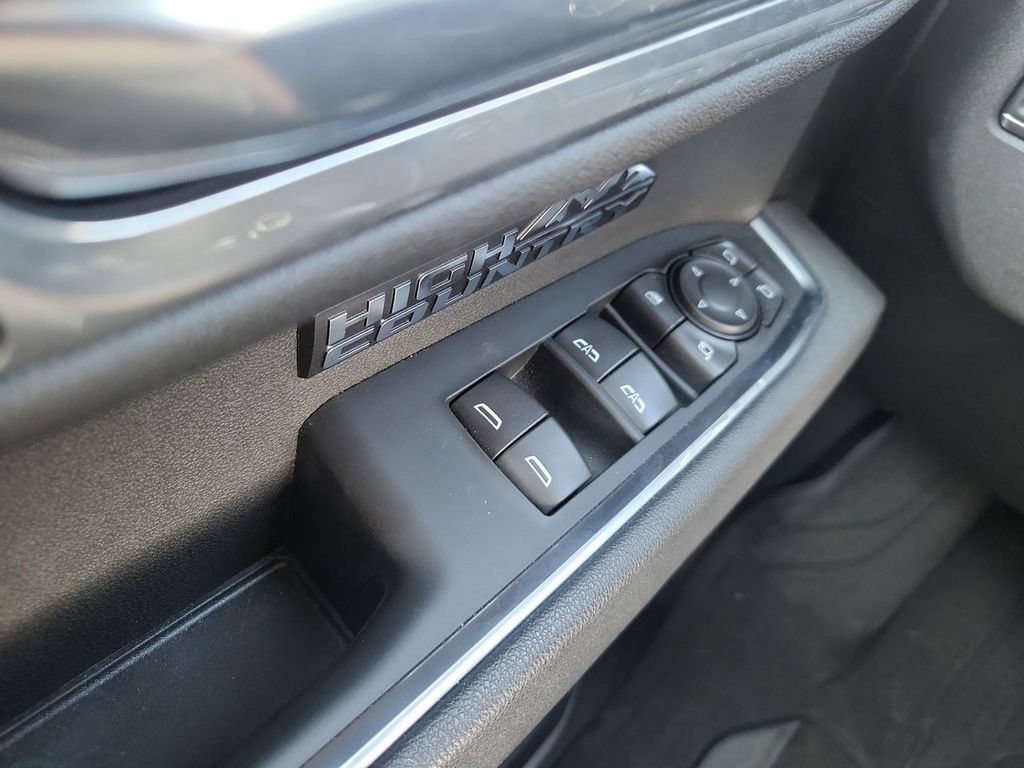 Used 2025 Chevrolet Silverado 1500 High Country w/ High Country Premium Package AWD/4WD image 30