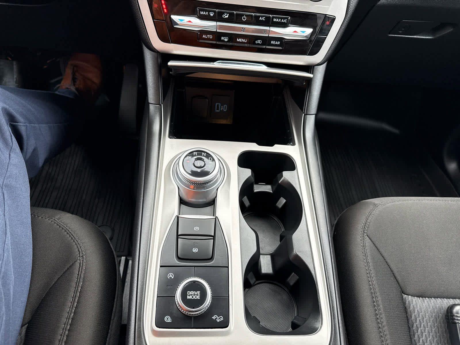 Used 2023 Ford Explorer XLT image 25