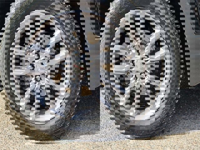 Used 2024 GMC Terrain SLT image 7