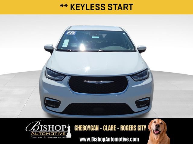 Used 2023 Chrysler Pacifica Touring-L FWD image 15