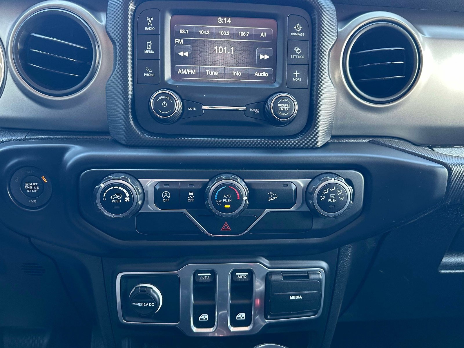 Used 2019 Jeep Wrangler Sport AWD/4WD image 8