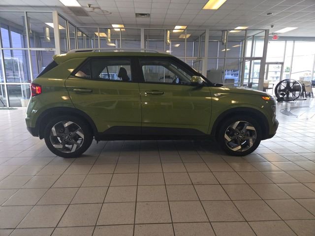 Used 2022 Hyundai Venue SEL FWD image 9