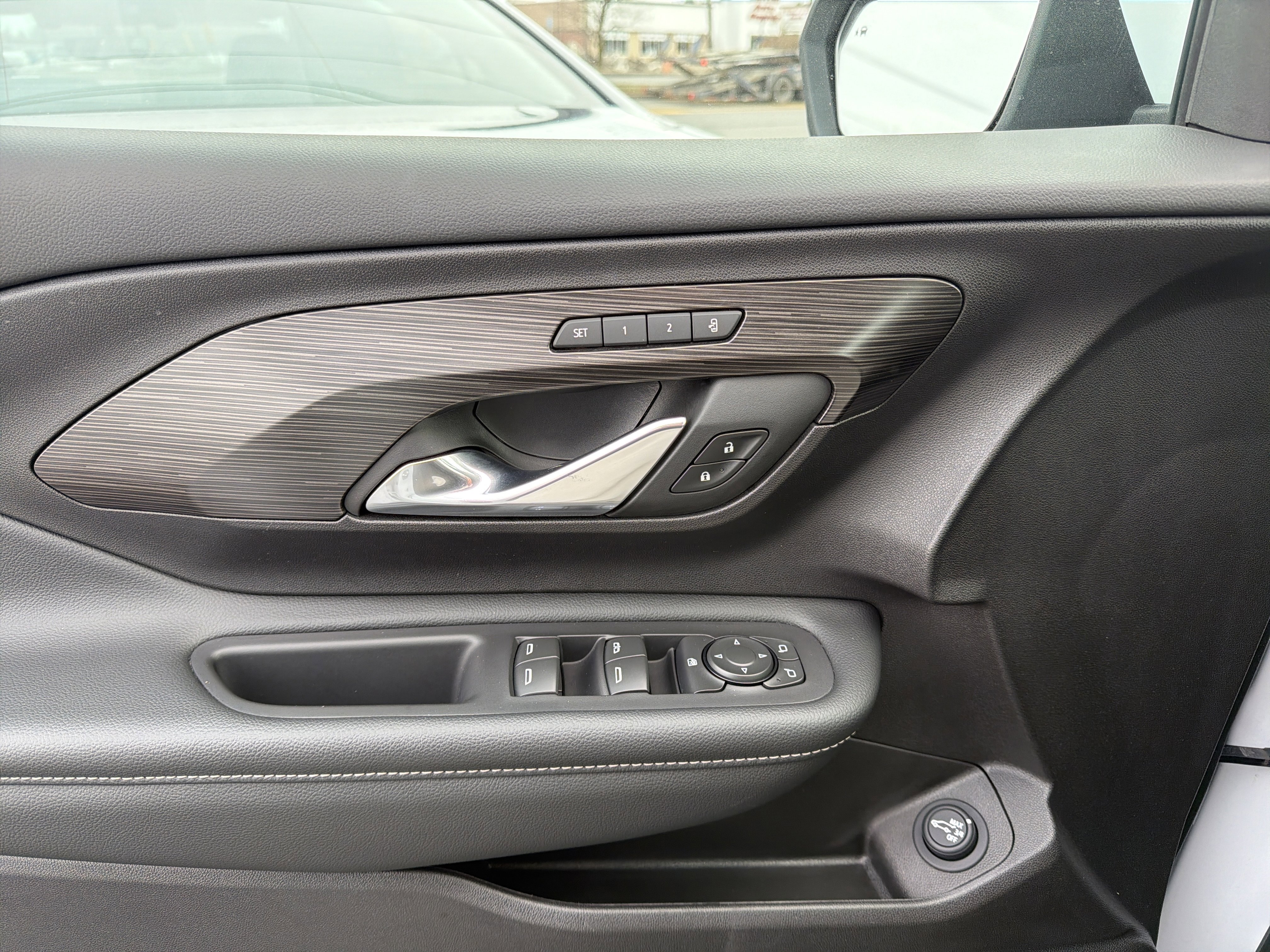 Used 2024 GMC Terrain SLT image 14