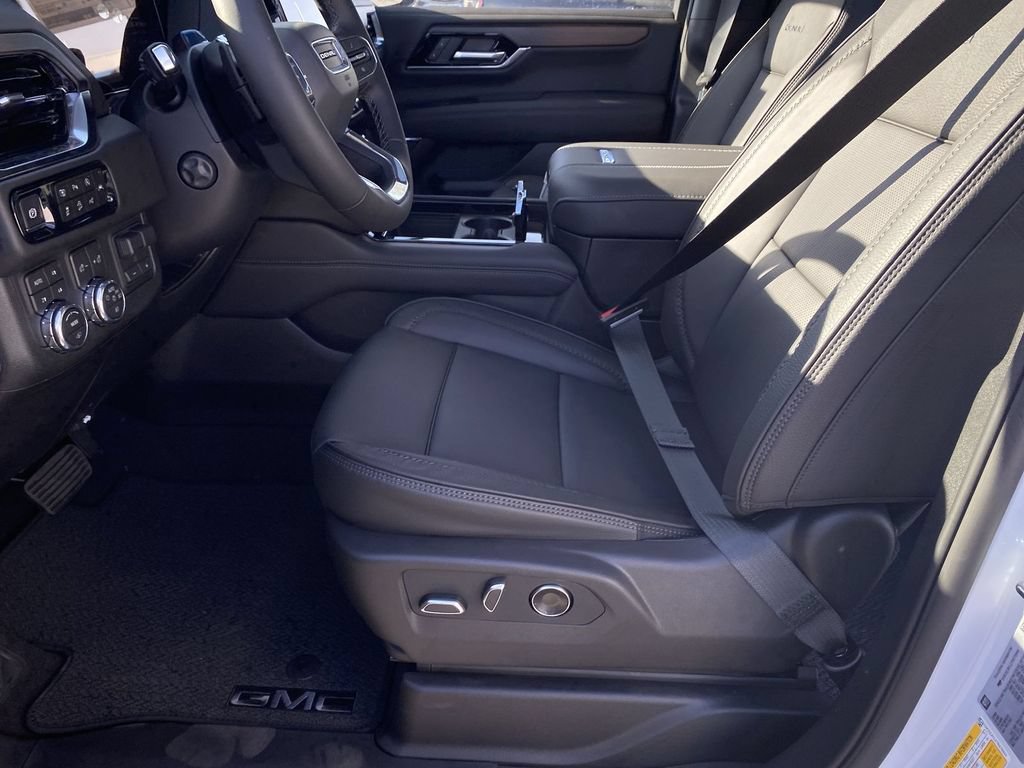 Used 2026 GMC Yukon XL Denali w/ Denali Reserve Package AWD/4WD image 32