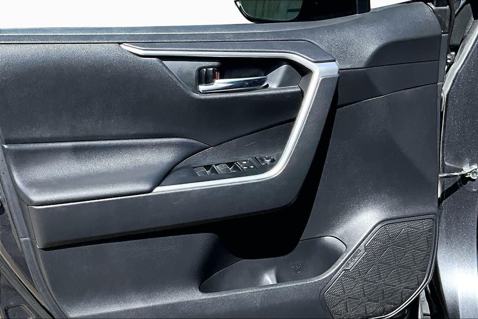 Used 2019 Toyota RAV4 XLE Premium FWD image 22